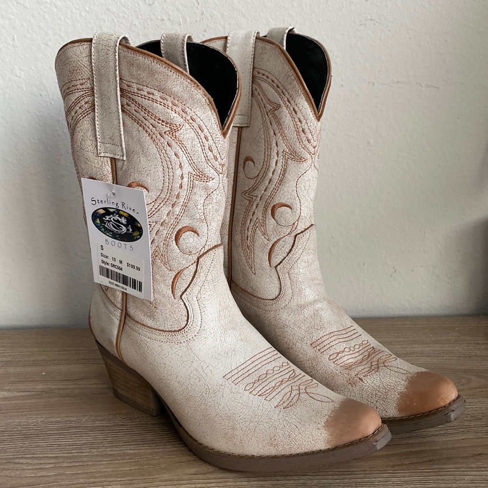 Sterling River White and Tan Cowgirl Boots